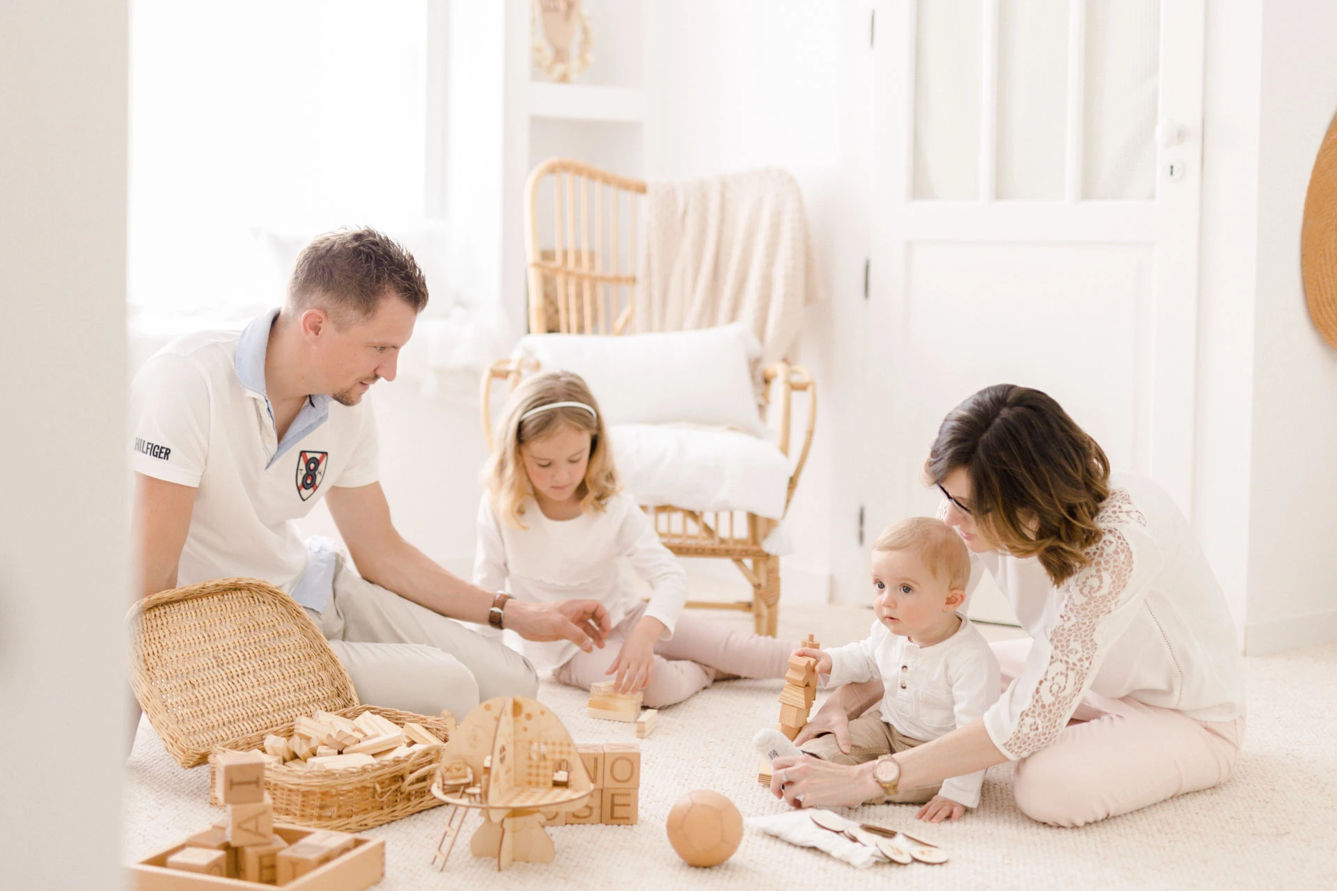 panier enfant bonheur famille jouer avec les enfants